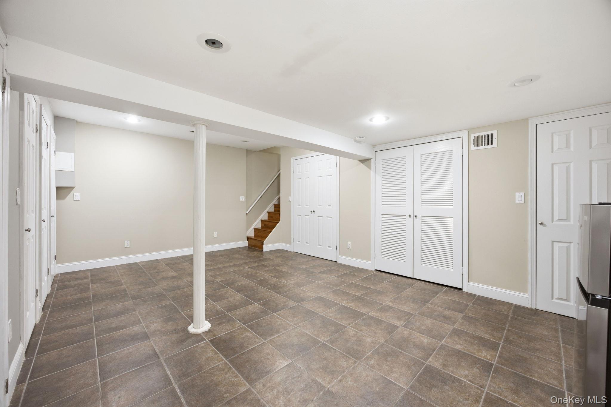6933 Little Neck Parkway Property Photo 29