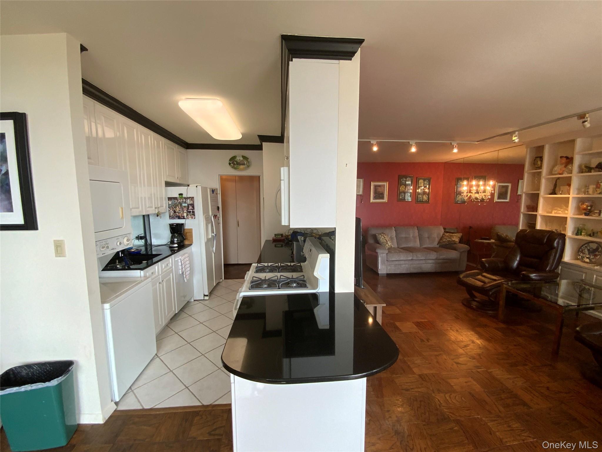 27010 Grand Central Parkway 6a Property Photo 10