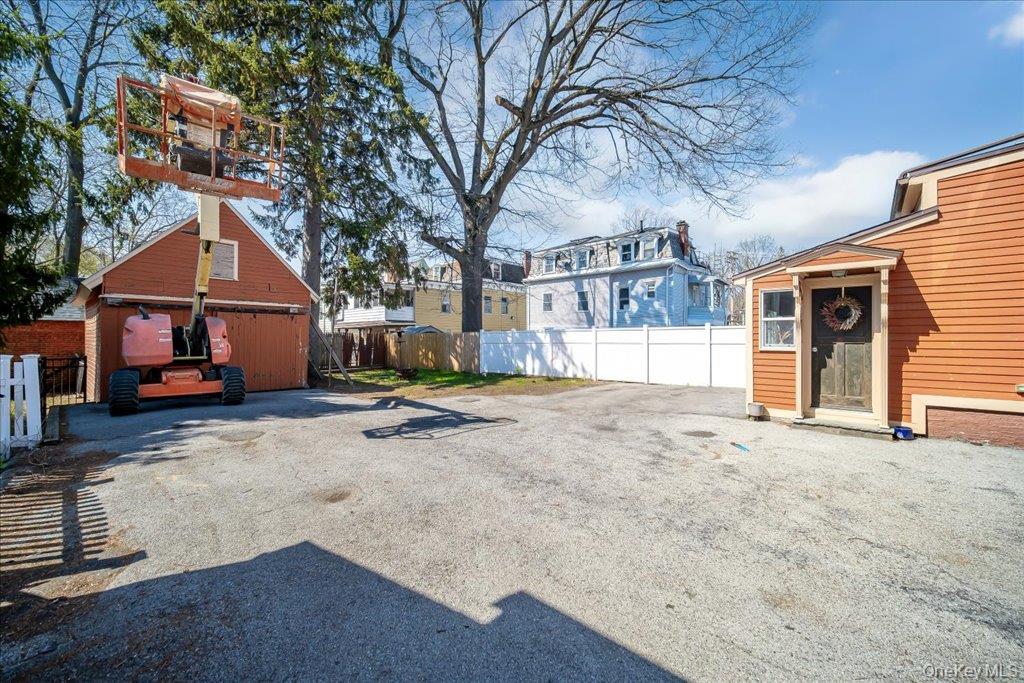 25 Balding Avenue Property Photo 43