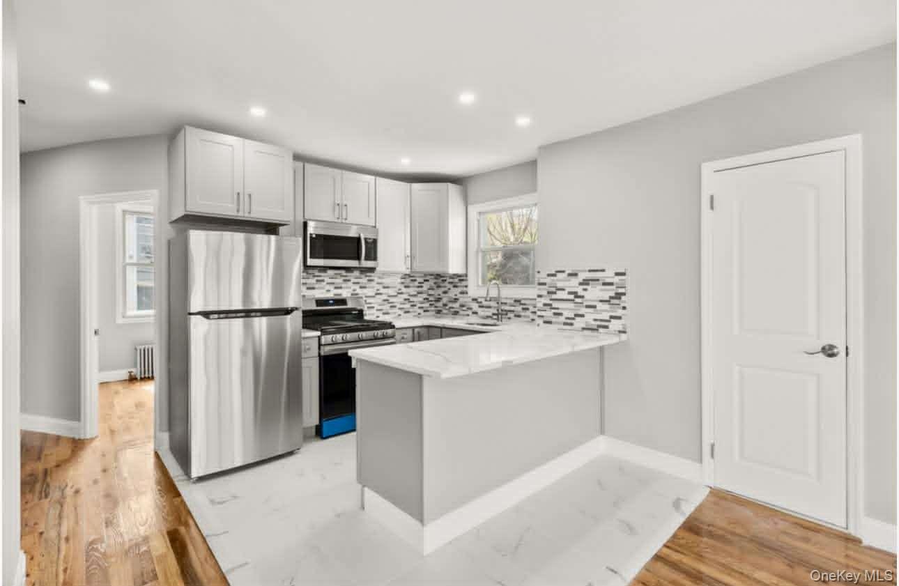 1028 E 84th Street Property Photo 3