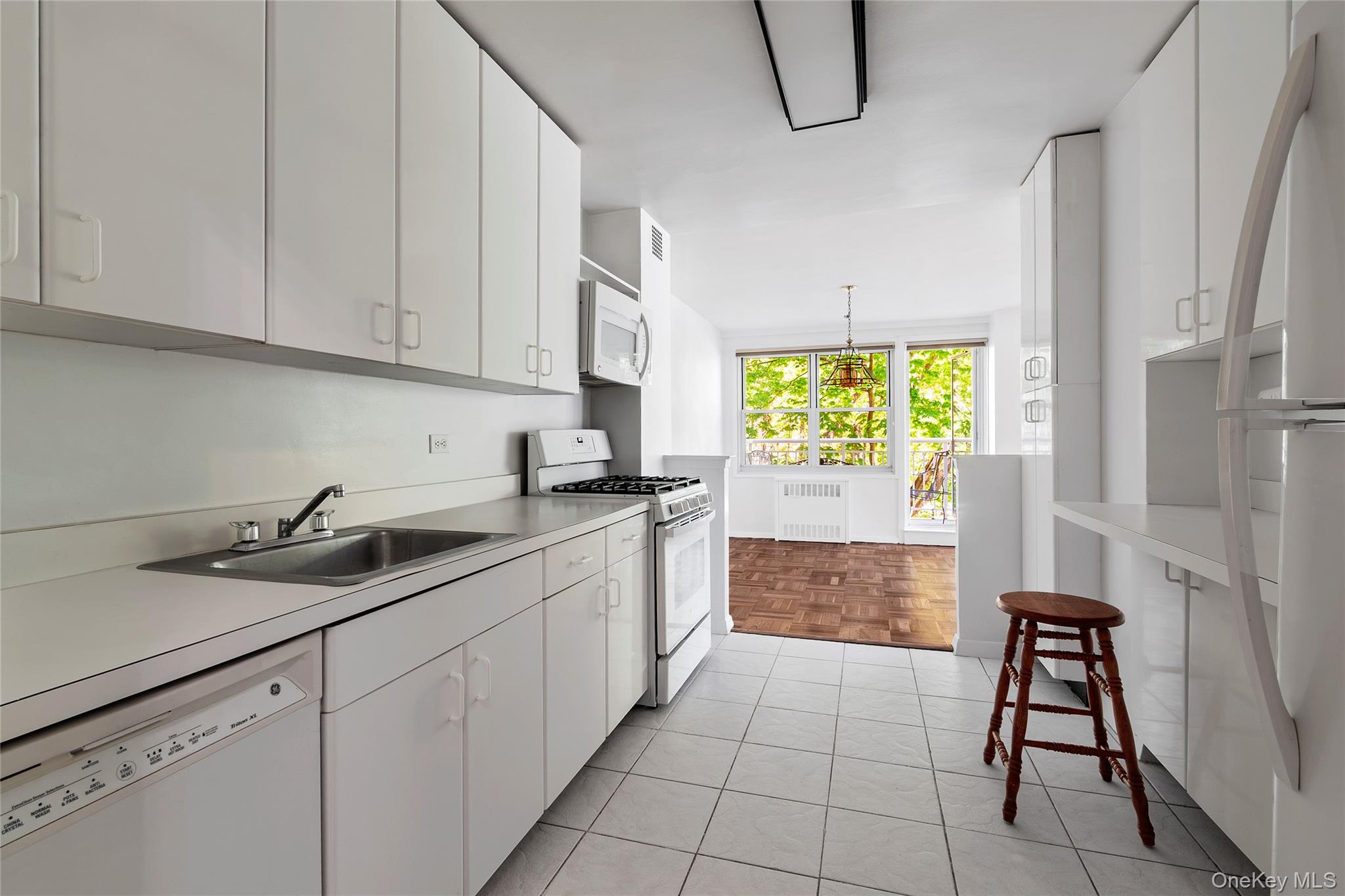 3935 Blackstone Avenue 3c Property Photo 8