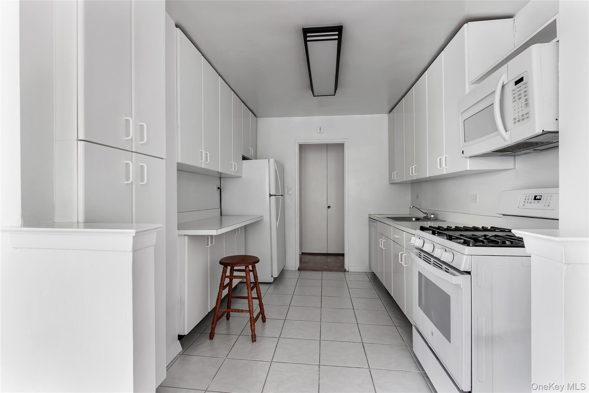 3935 Blackstone Avenue 3c Property Photo 9