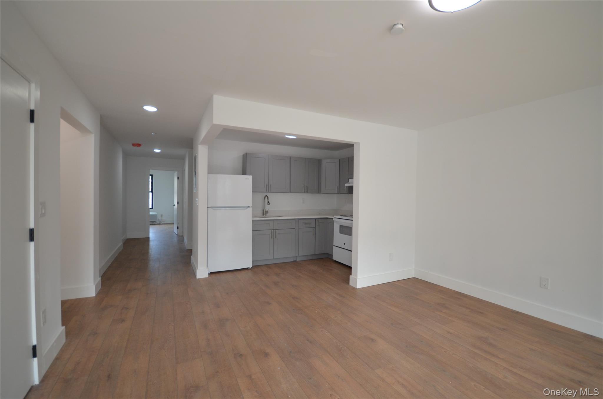3542 Tiemann Avenue Property Photo 5