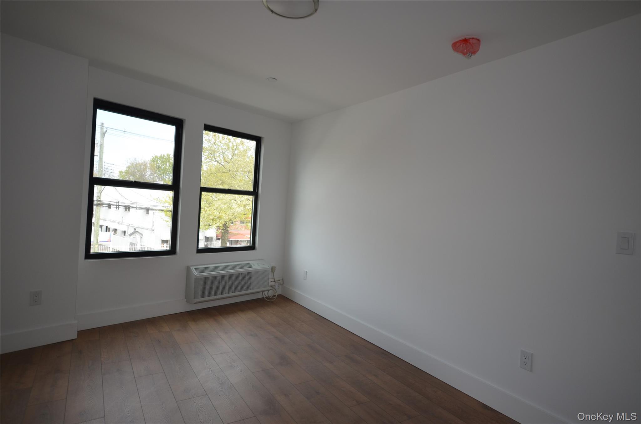 3542 Tiemann Avenue Property Photo 6