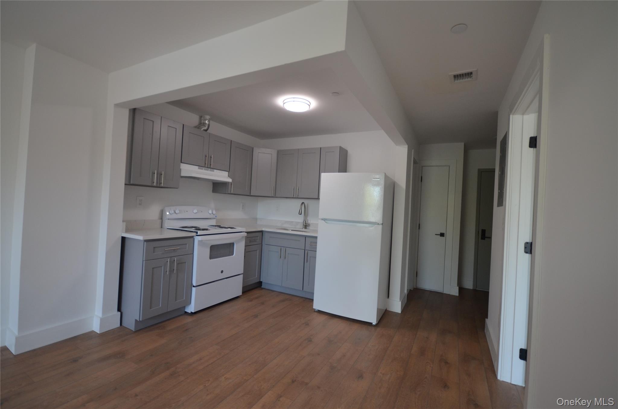 3542 Tiemann Avenue Property Photo 7