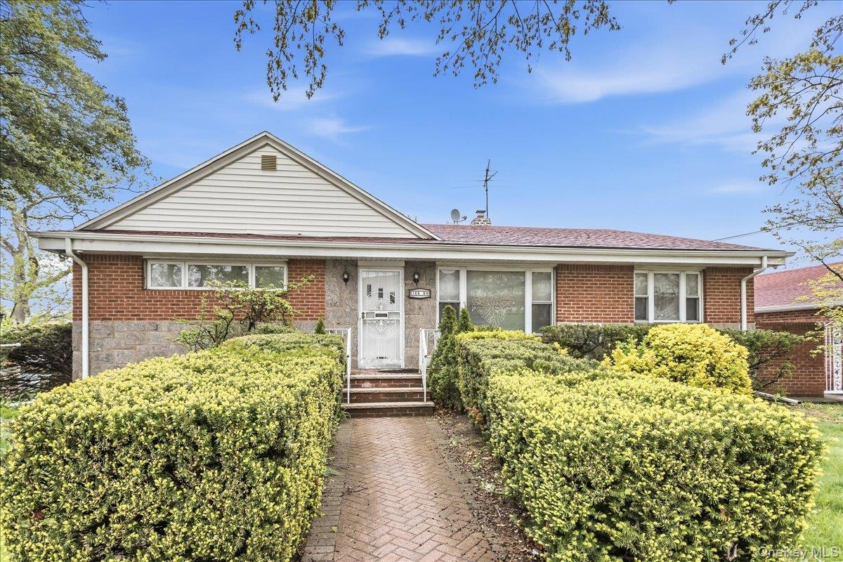 16804 Grand Central Parkway Property Photo 1