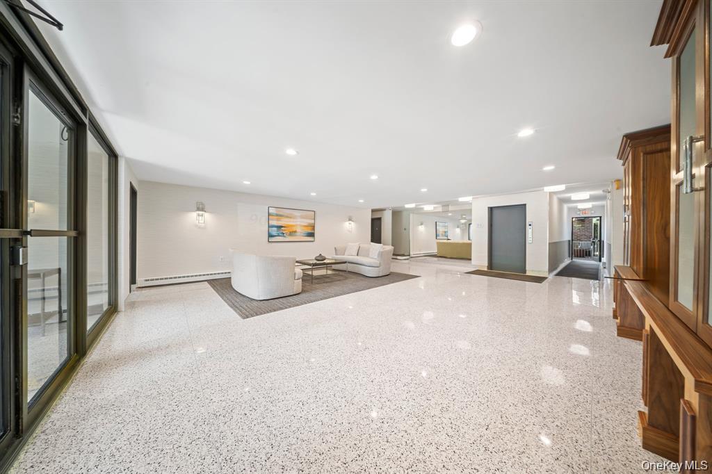 90 Park Avenue B6 Property Photo 17