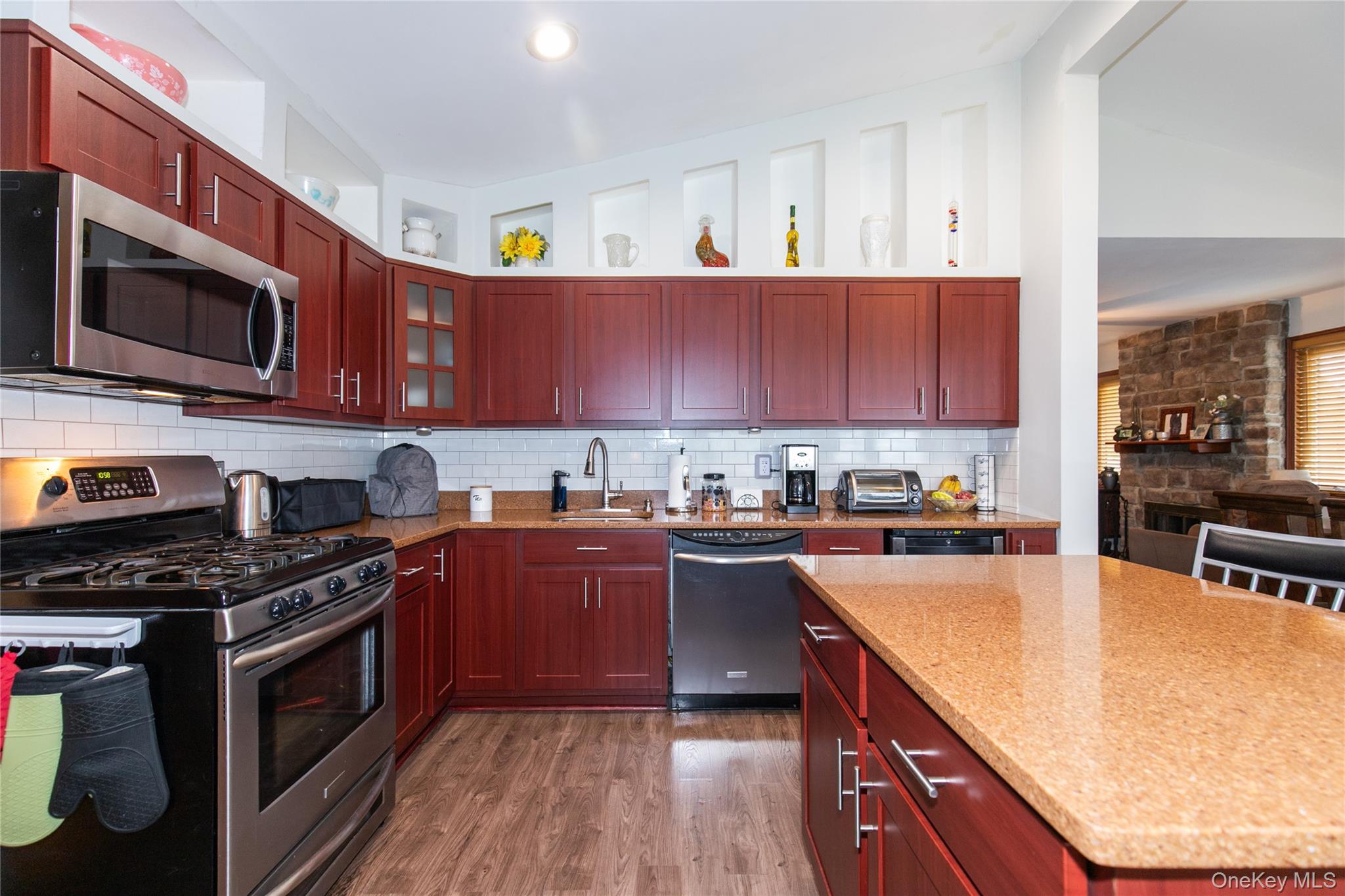 43 Pickwick Drive Property Photo 4