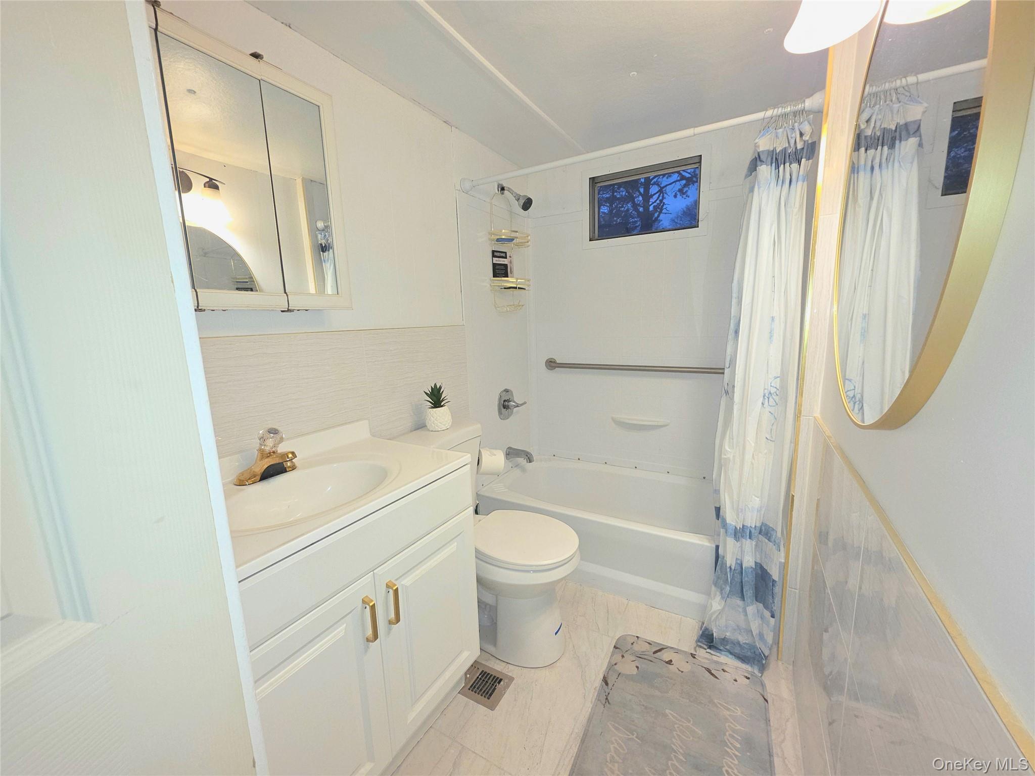 525 Riverleigh Ave C7 Property Photo 3