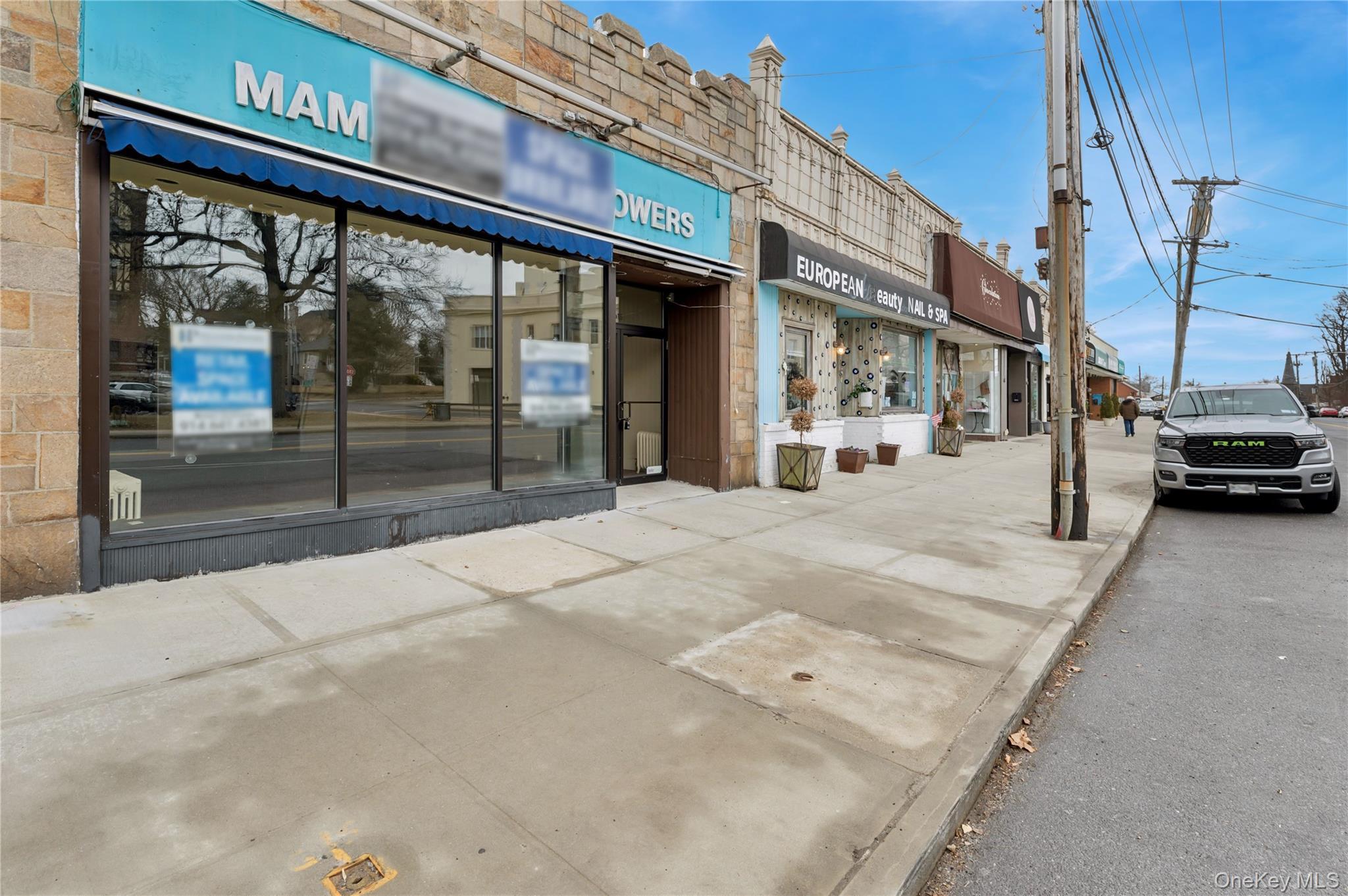 615 East Boston Post Road Property Photo 1