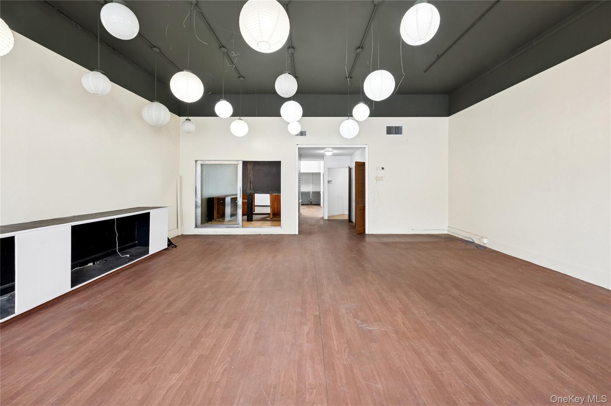 615 East Boston Post Road Property Photo 2