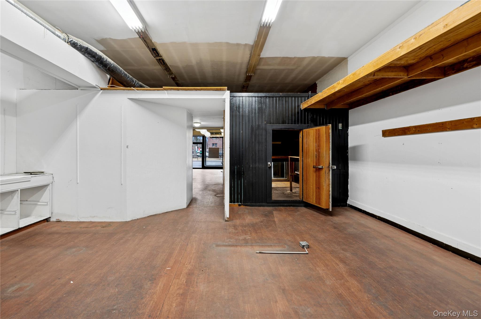 615 East Boston Post Road Property Photo 6