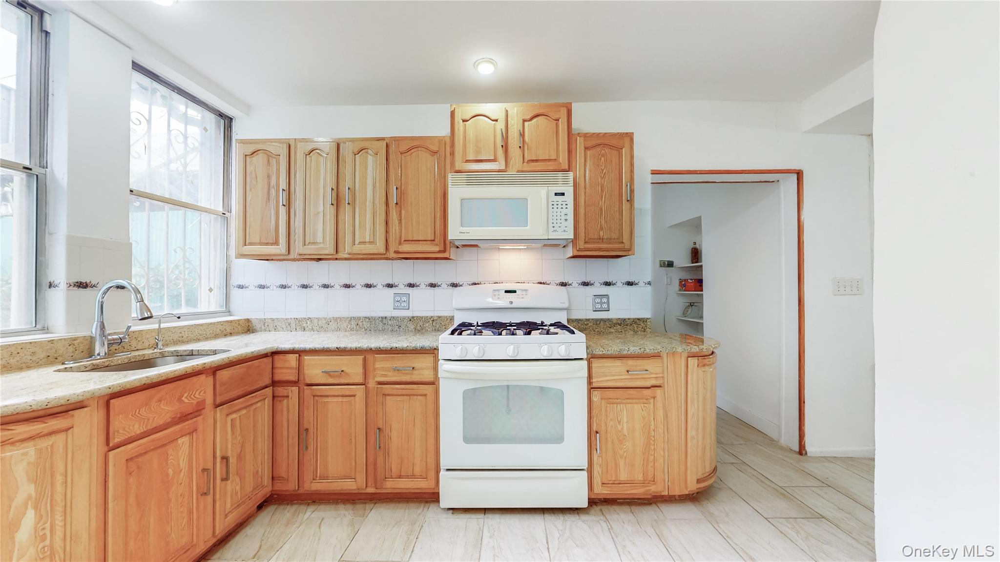 276 Woodbine Street Property Photo 4
