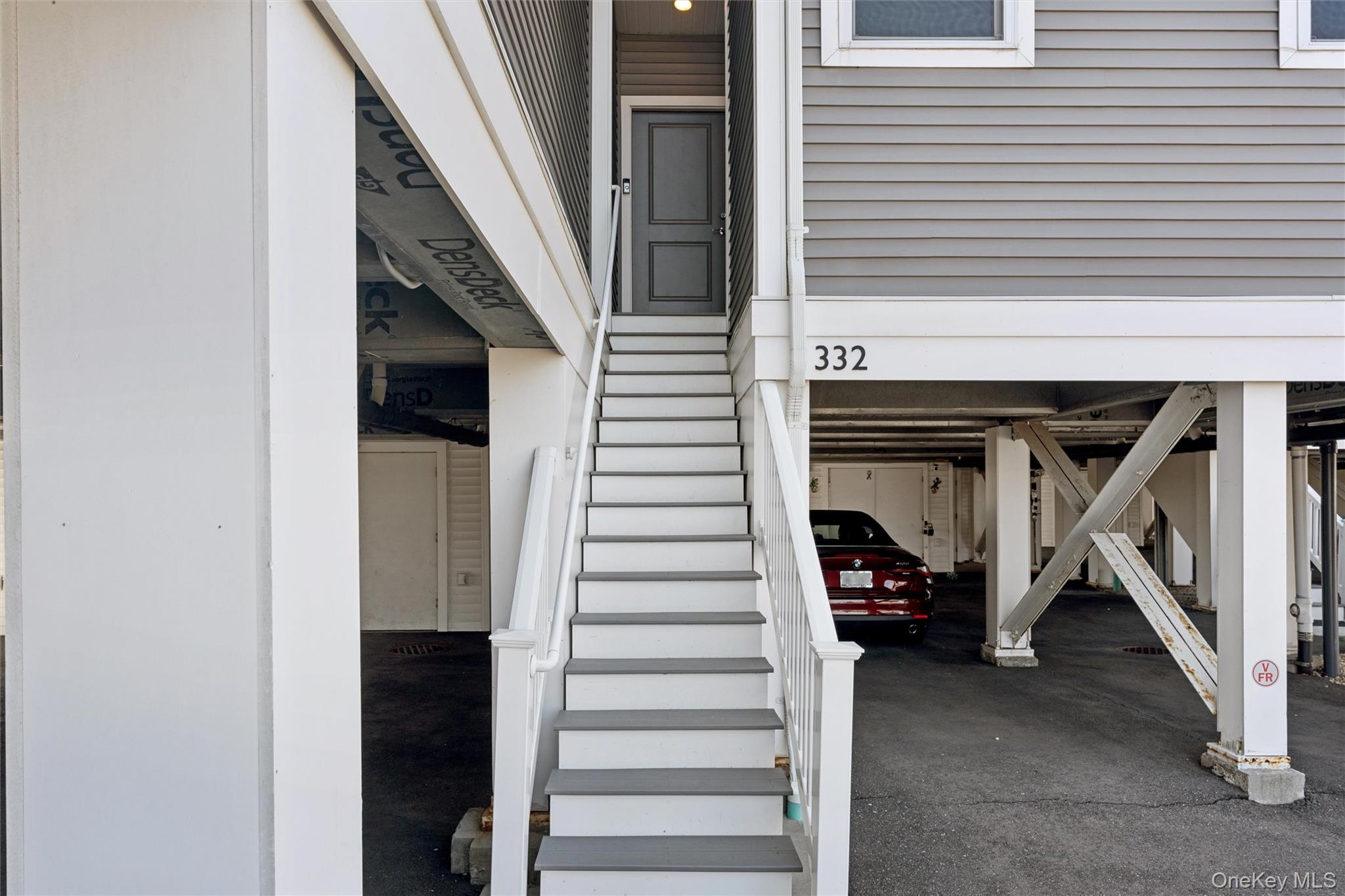 332 Marina Pointe Drive 332 Property Photo 2