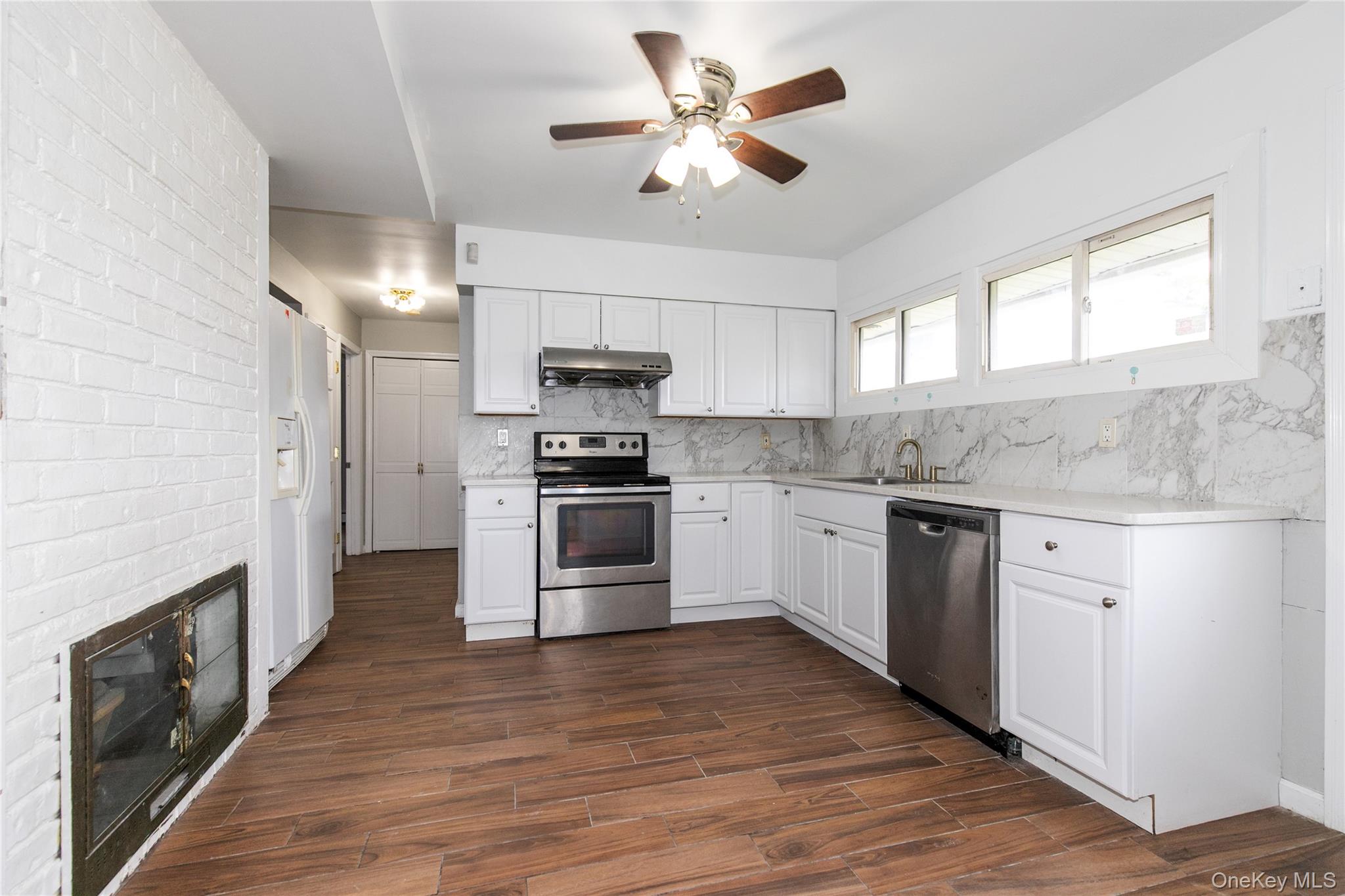 28 Apollo Lane Property Photo 6