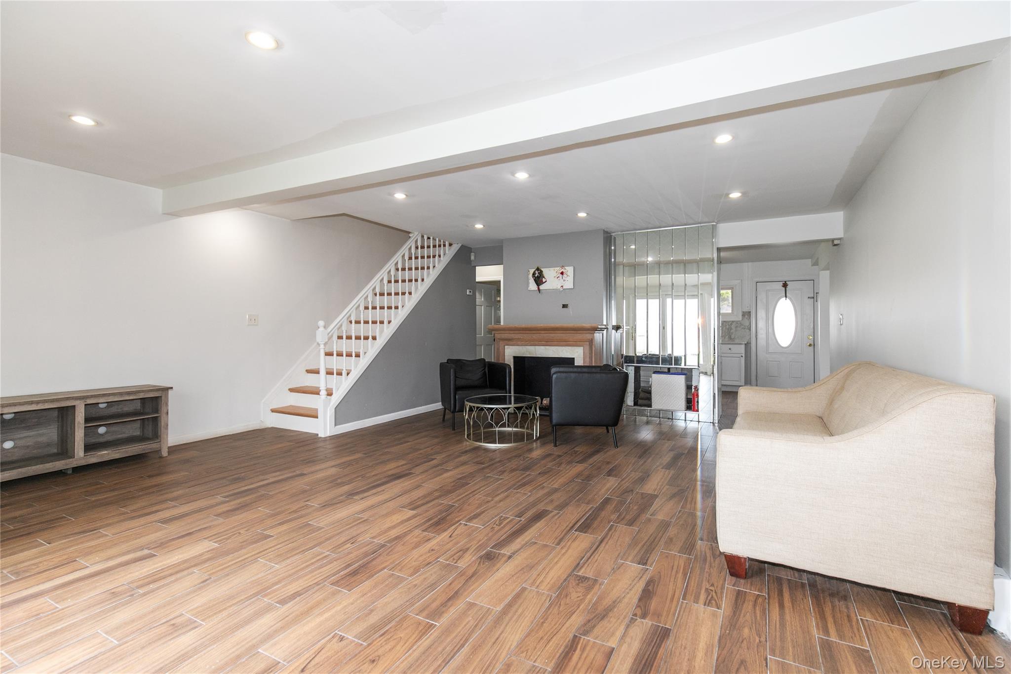 28 Apollo Lane Property Photo 9