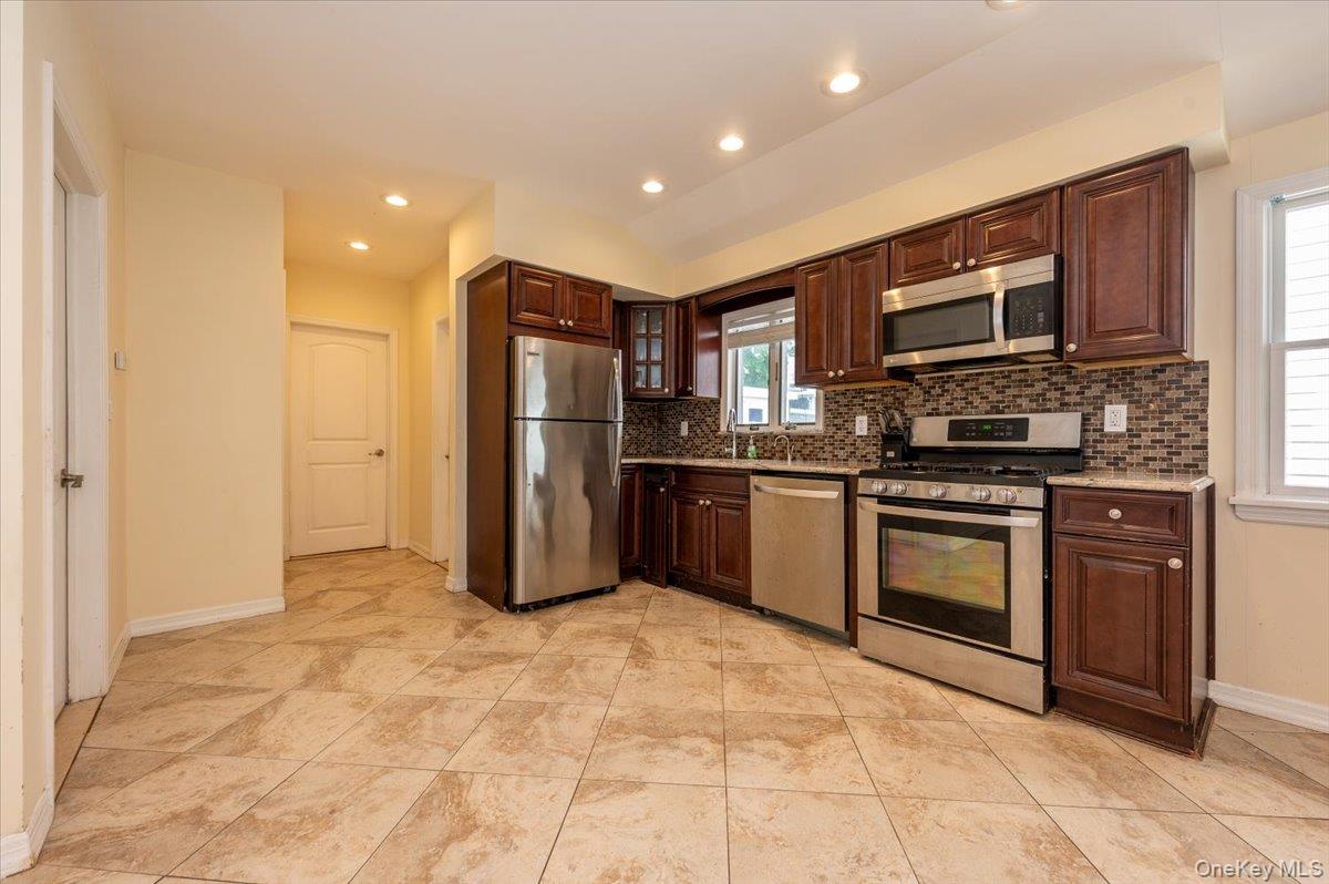 64d Edgewater Park 64d Property Photo 6