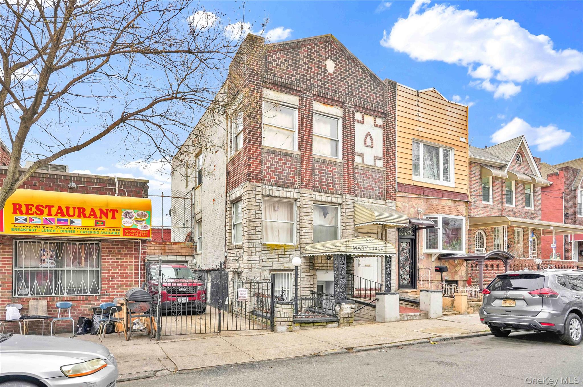 224 E 55th Street Property Photo 2