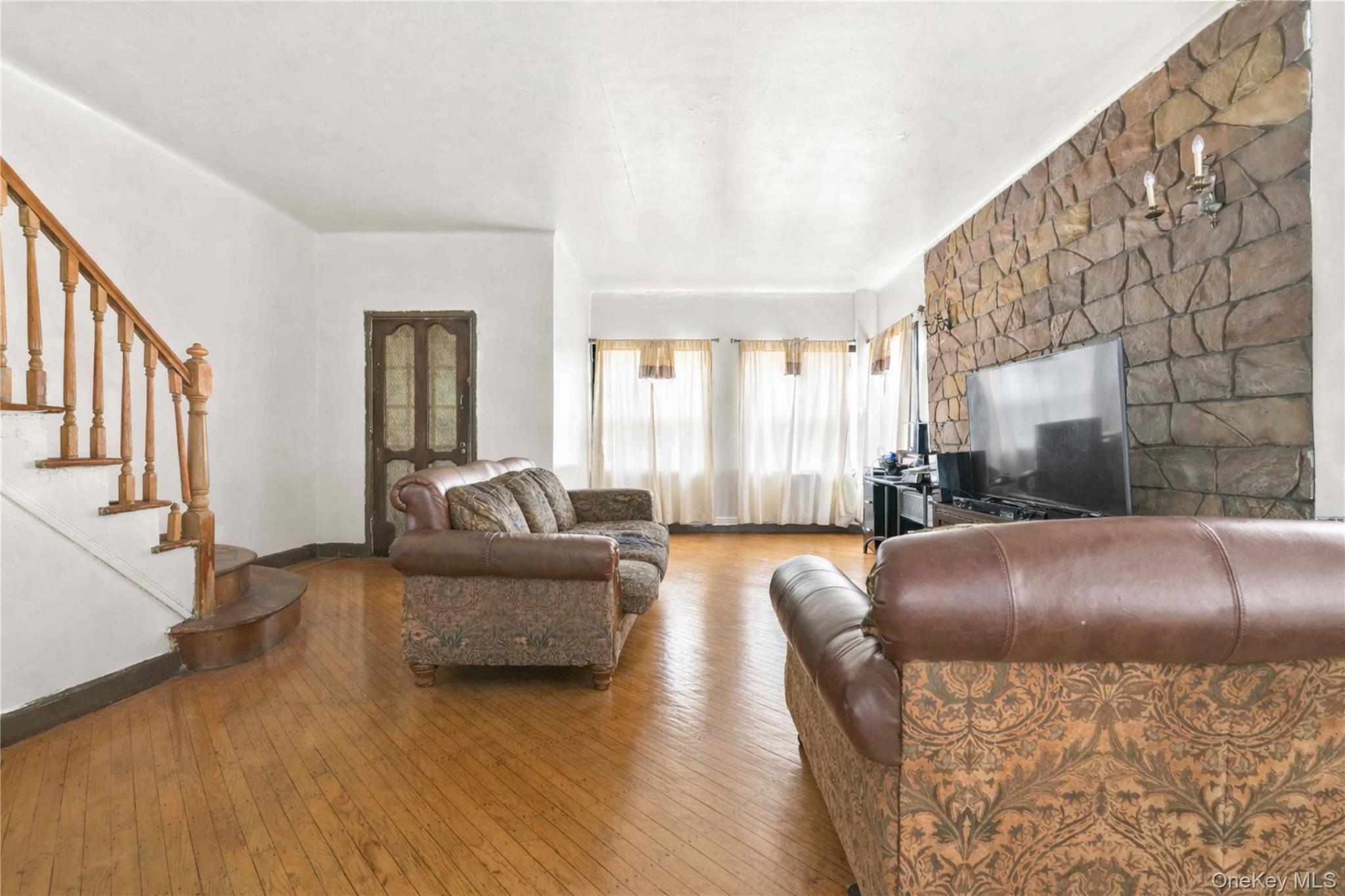 224 E 55th Street Property Photo 5