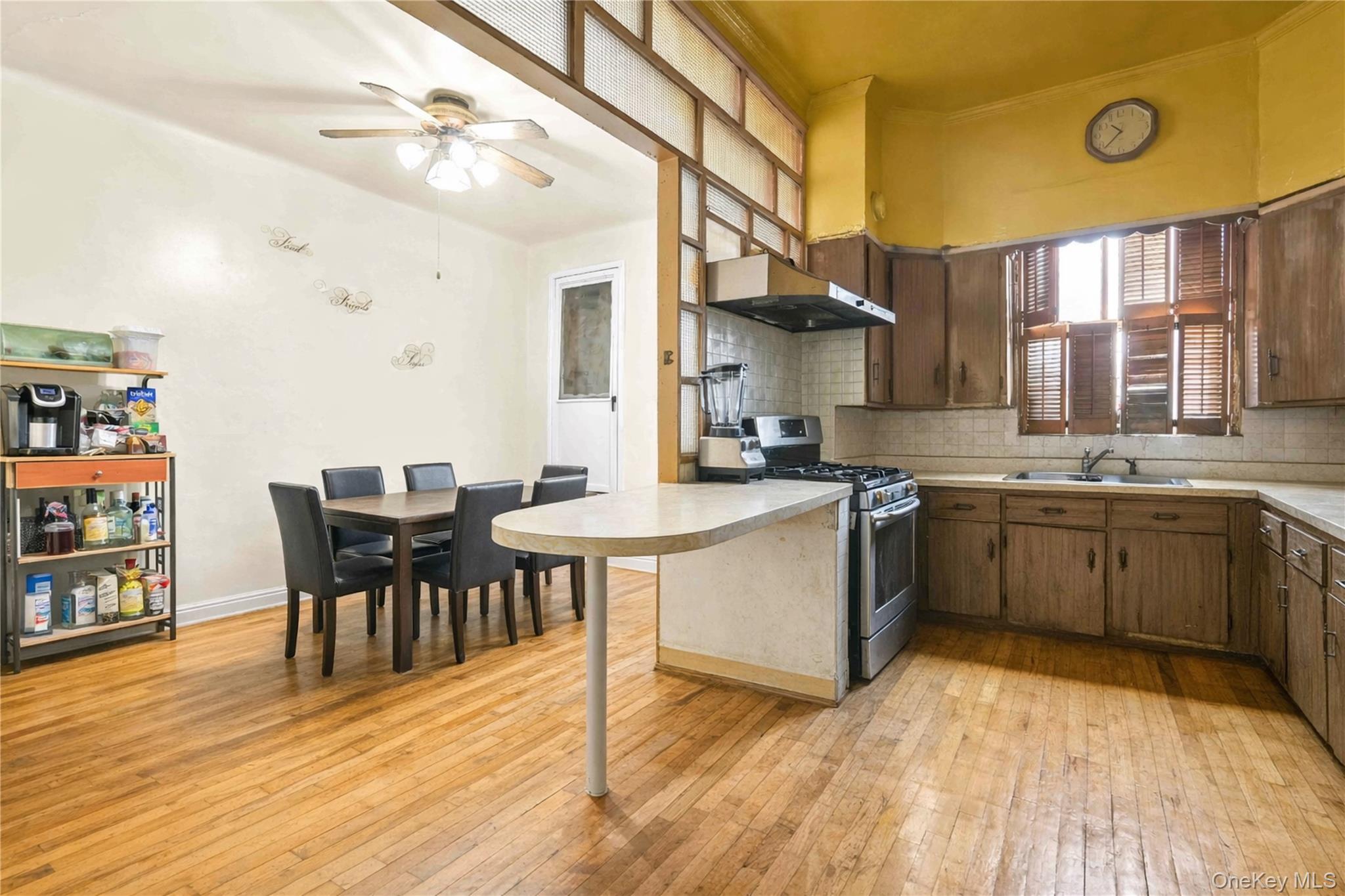 224 E 55th Street Property Photo 11