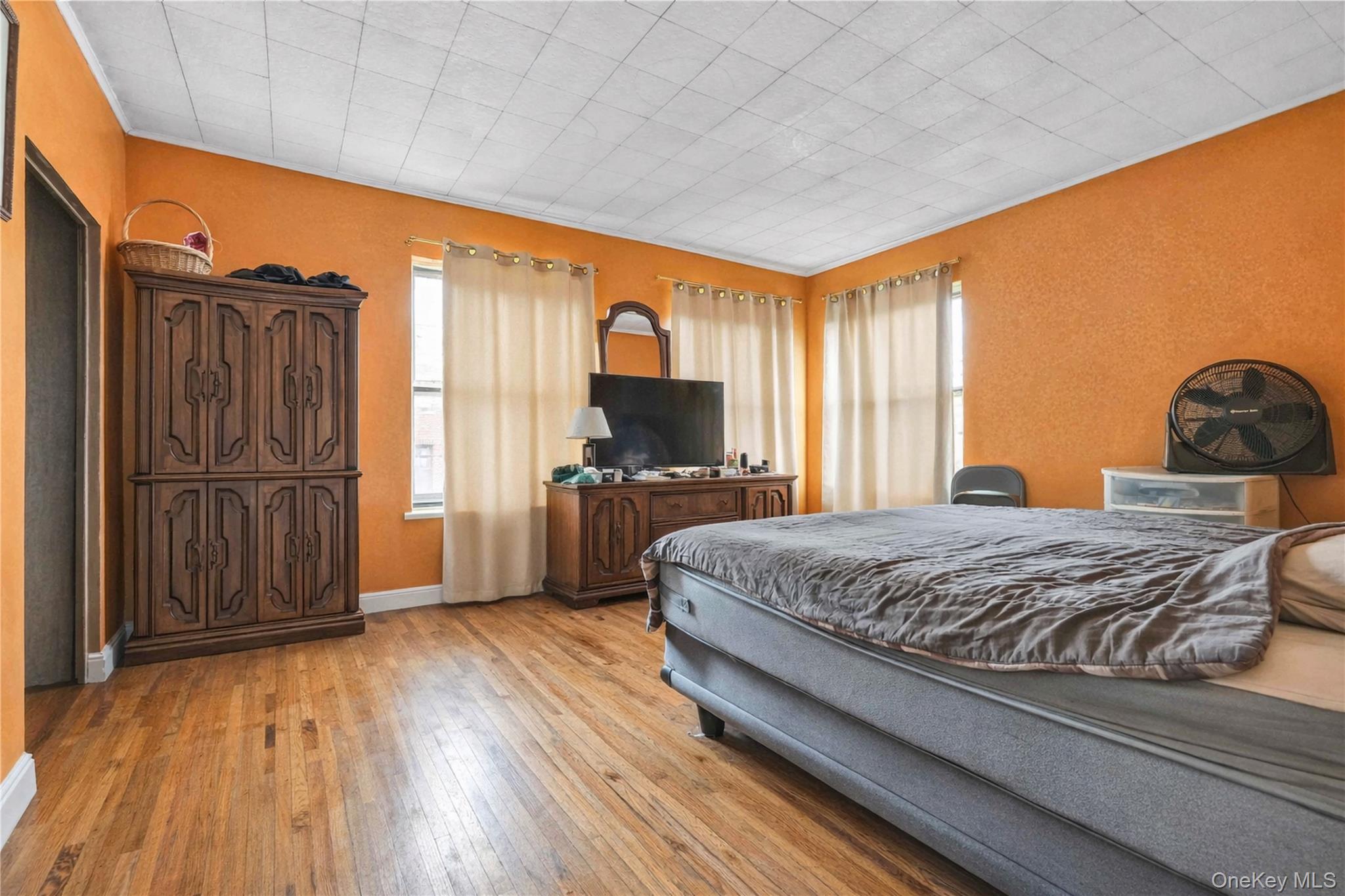 224 E 55th Street Property Photo 14
