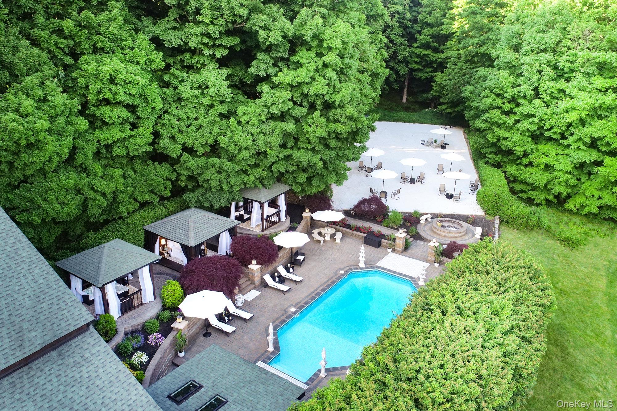 19 Greentree Lane Property Photo 4