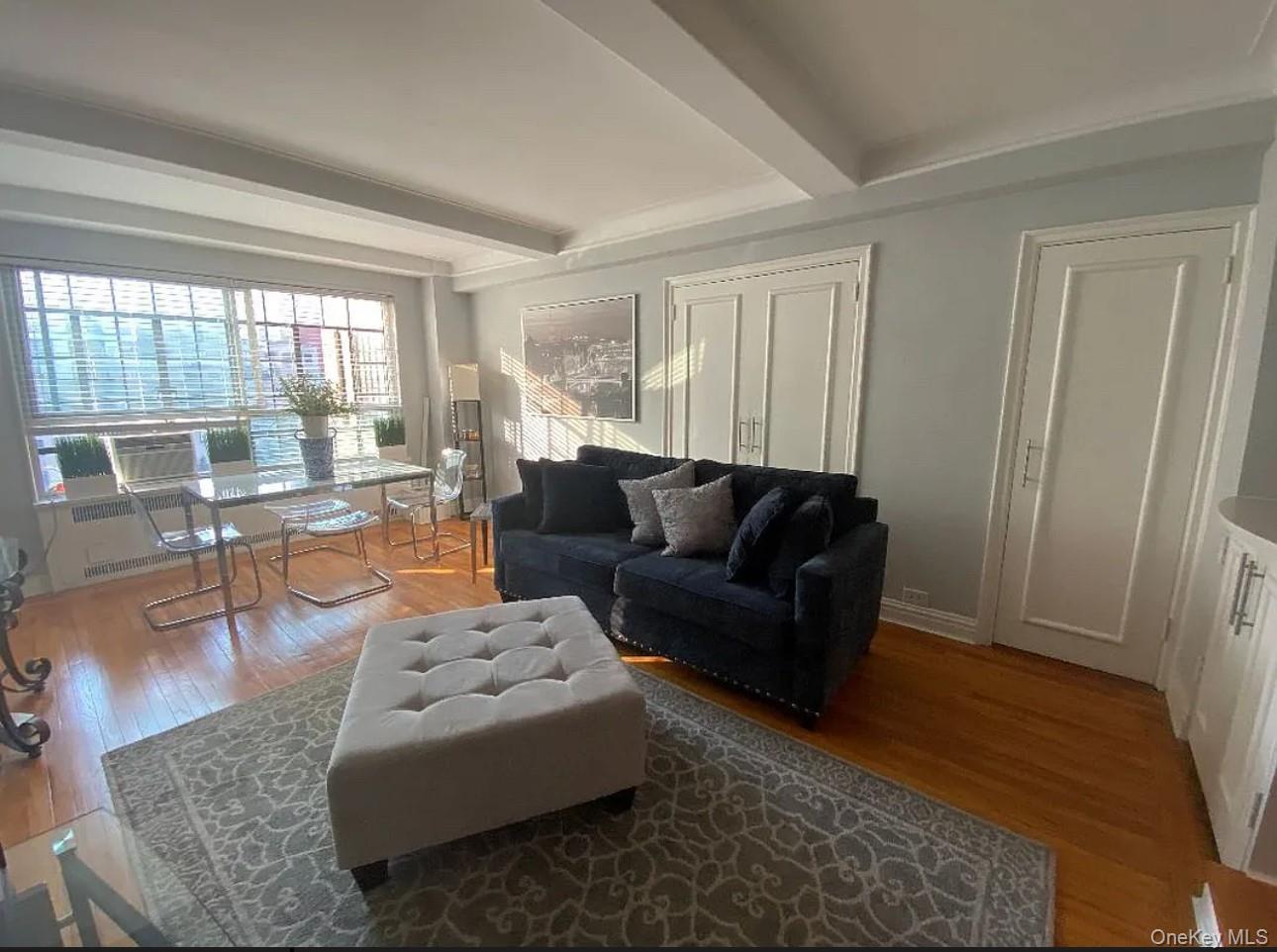 10 PARK 17R Property Photo 1