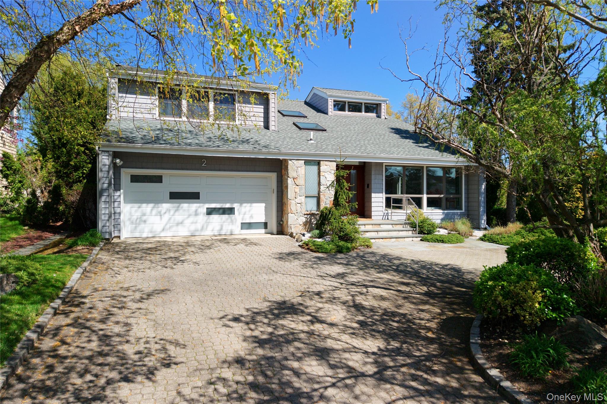2 Crest Hollow Lane Property Photo 2