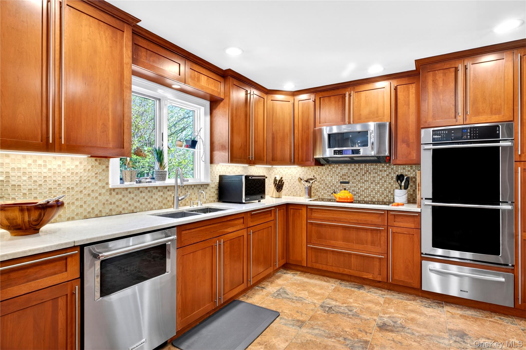 2 Crest Hollow Lane Property Photo 8