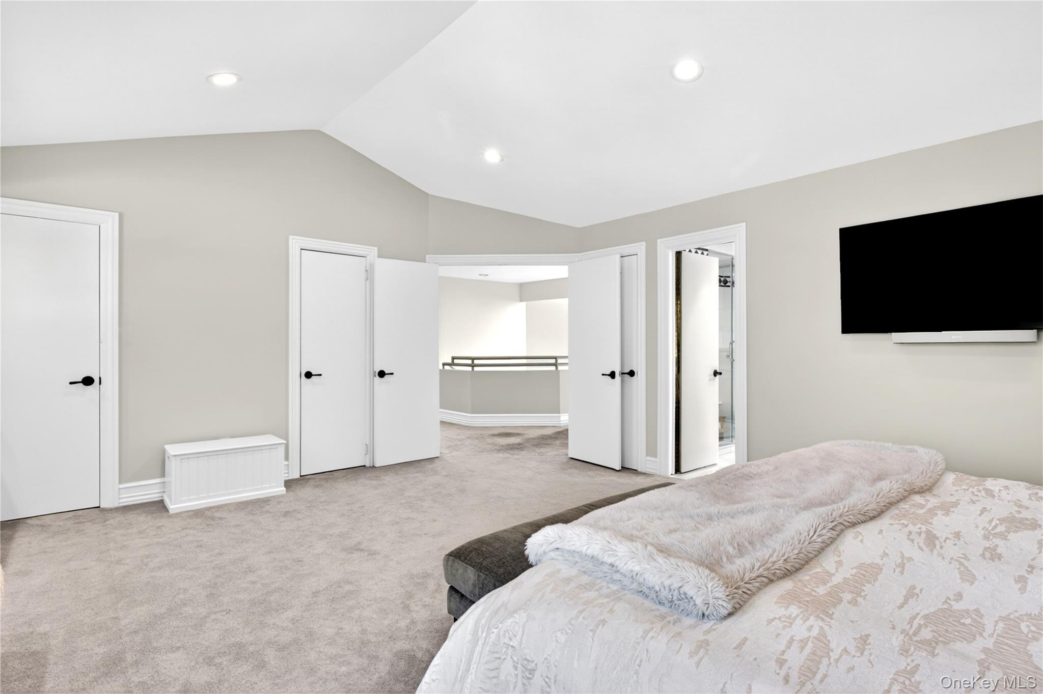 2 Crest Hollow Lane Property Photo 17