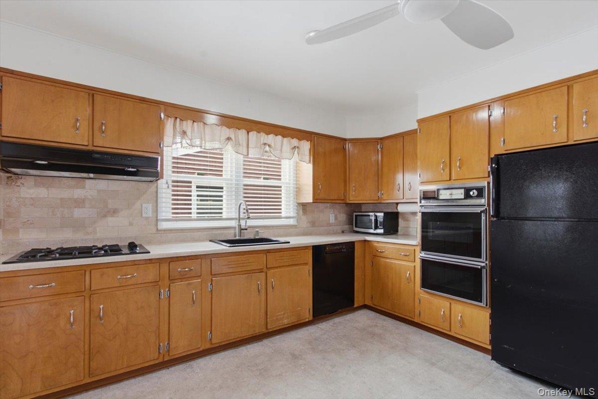 490 Franklin Street Property Photo 4
