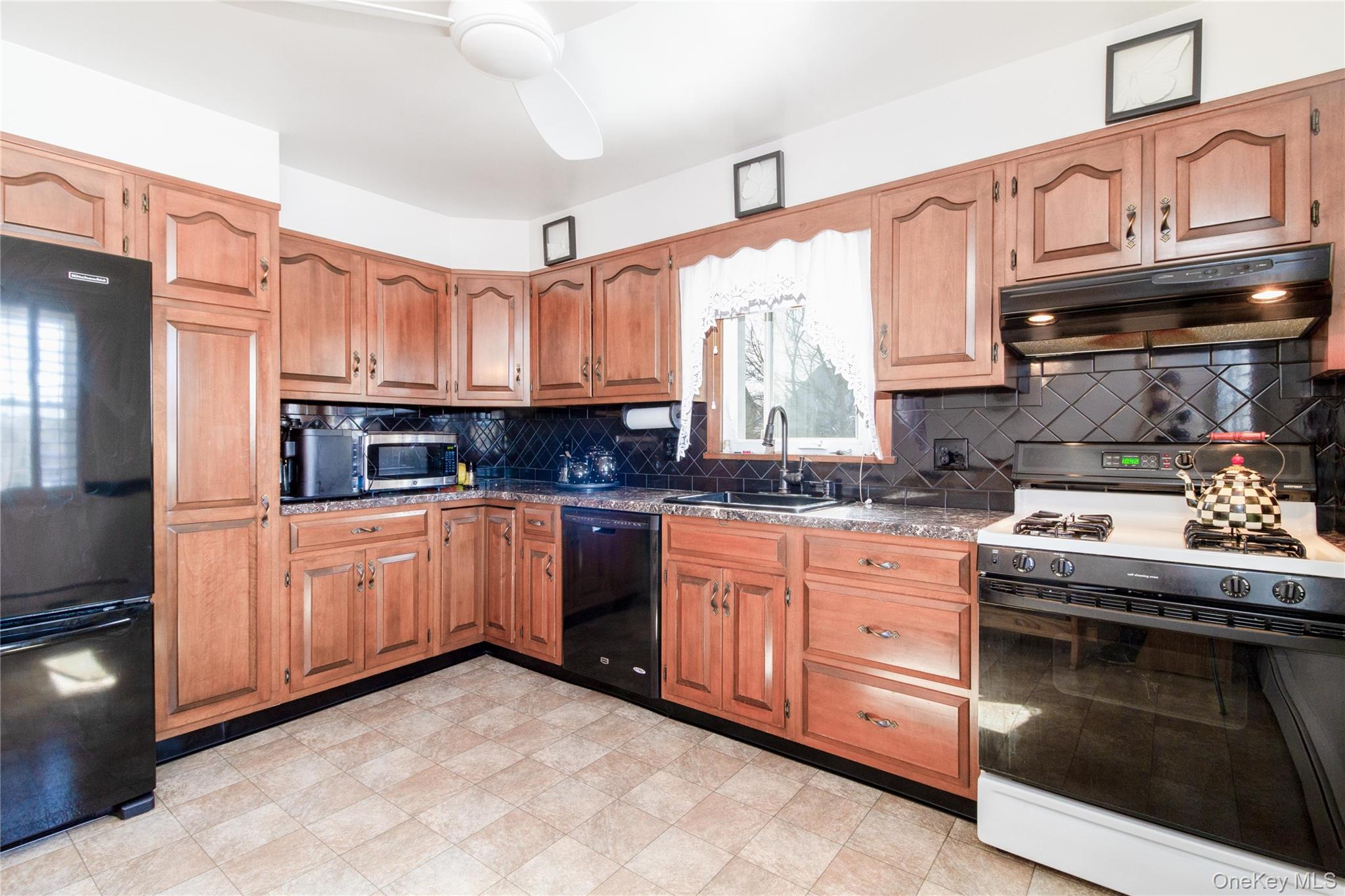 490 Franklin Street Property Photo 12