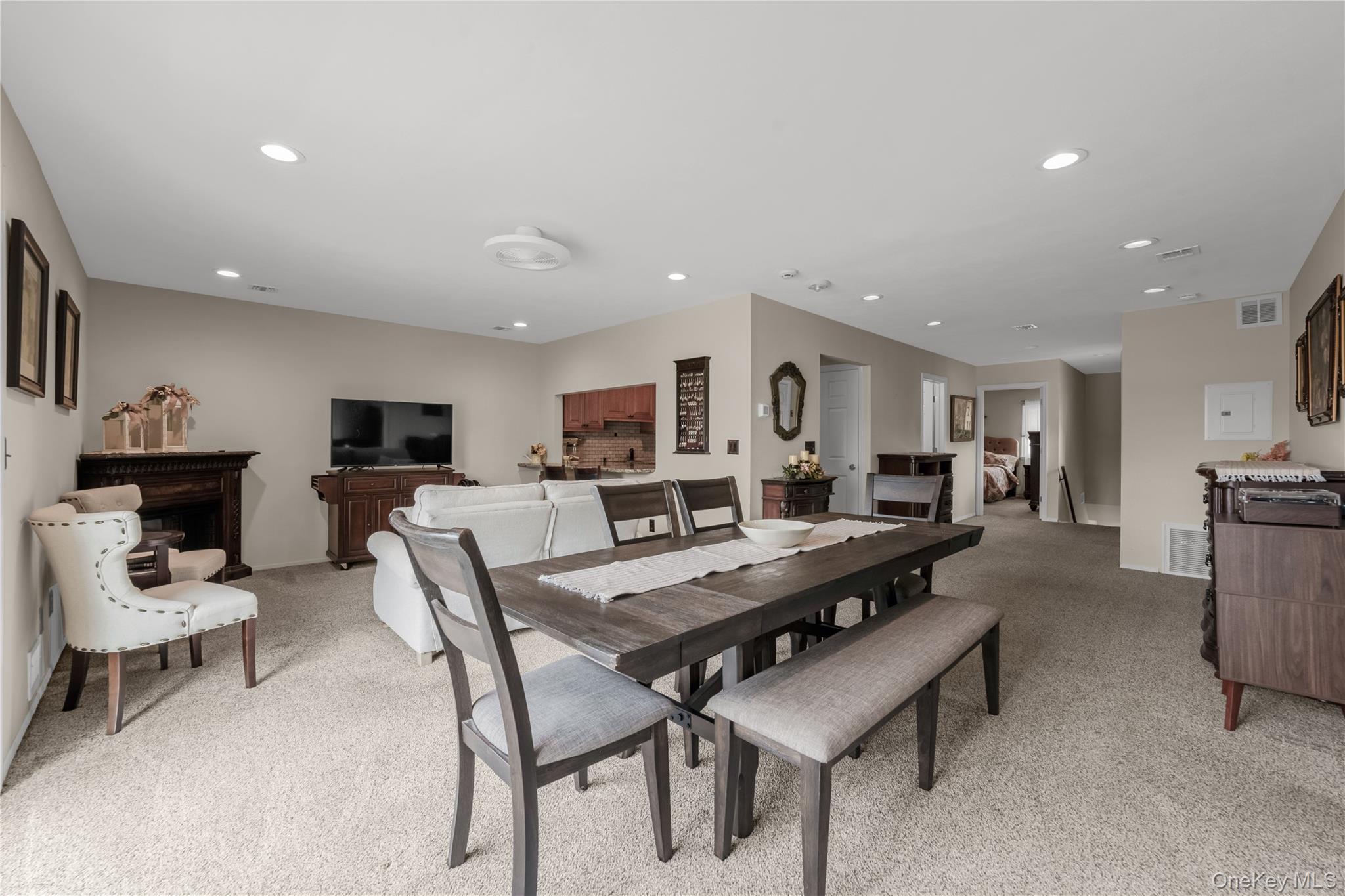 41 Cambridge Drive Property Photo 5