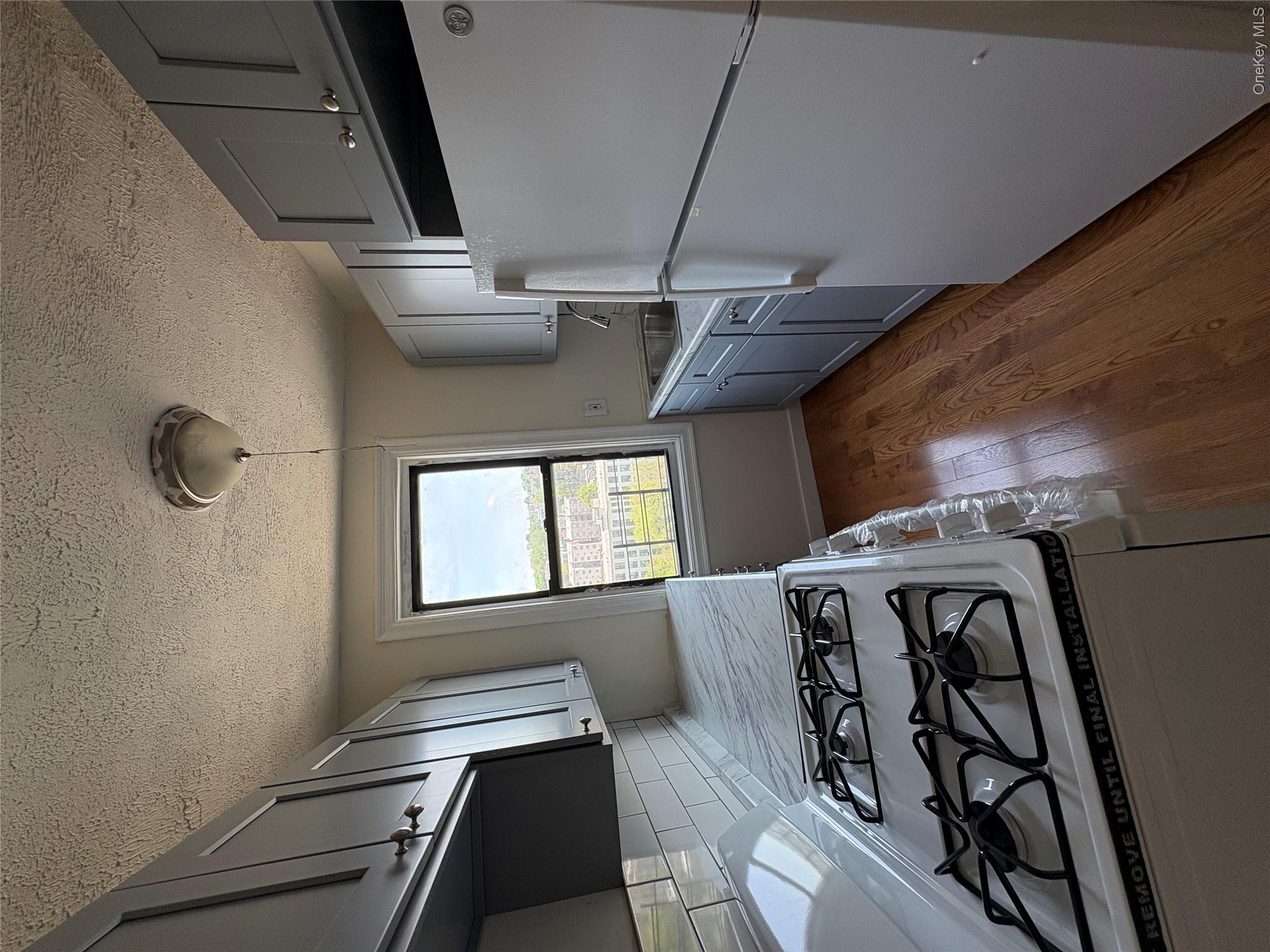 30 Locust Hill Avenue #7d Property Photo 4