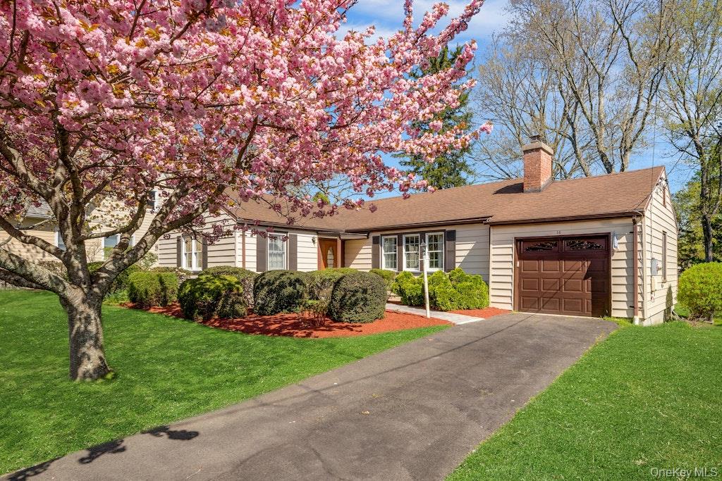 16 Ria Drive Property Photo 2