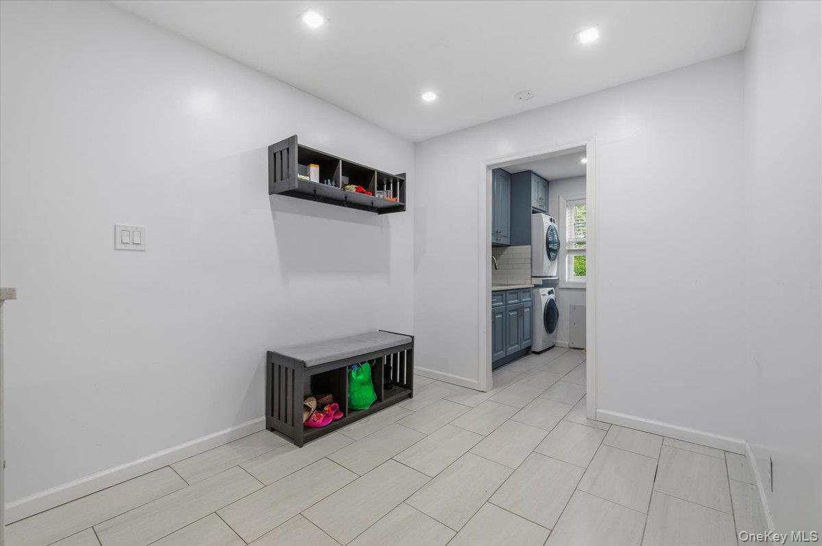 224-14 Kingsbury Avenue B Property Photo 5