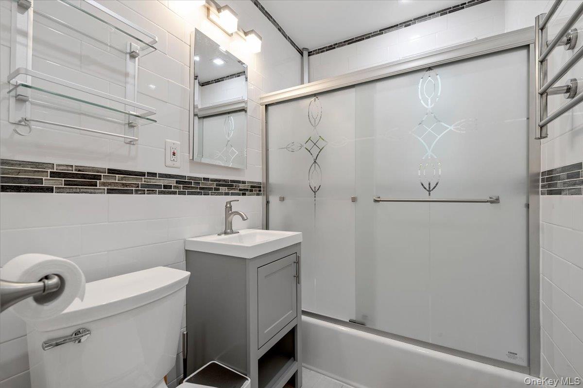 224-14 Kingsbury Avenue B Property Photo 19