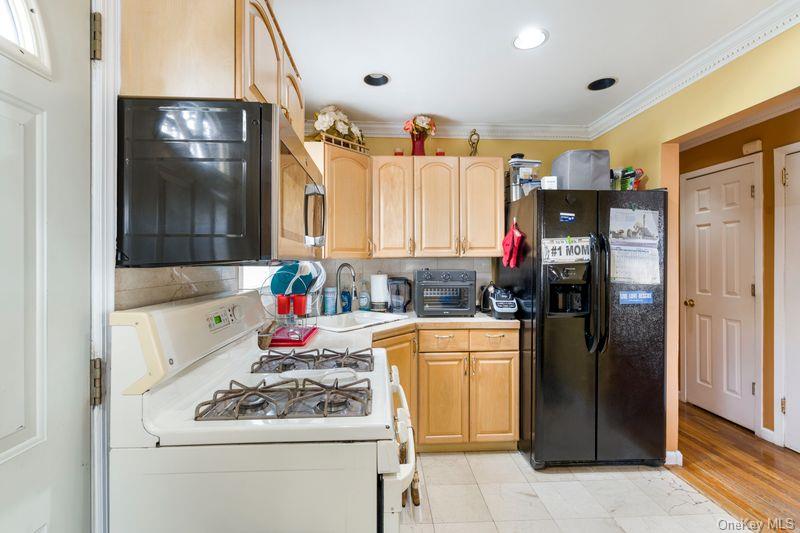 283 Hawthorne Avenue Property Photo 8