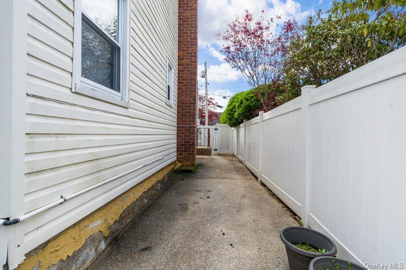 283 Hawthorne Avenue Property Photo 24