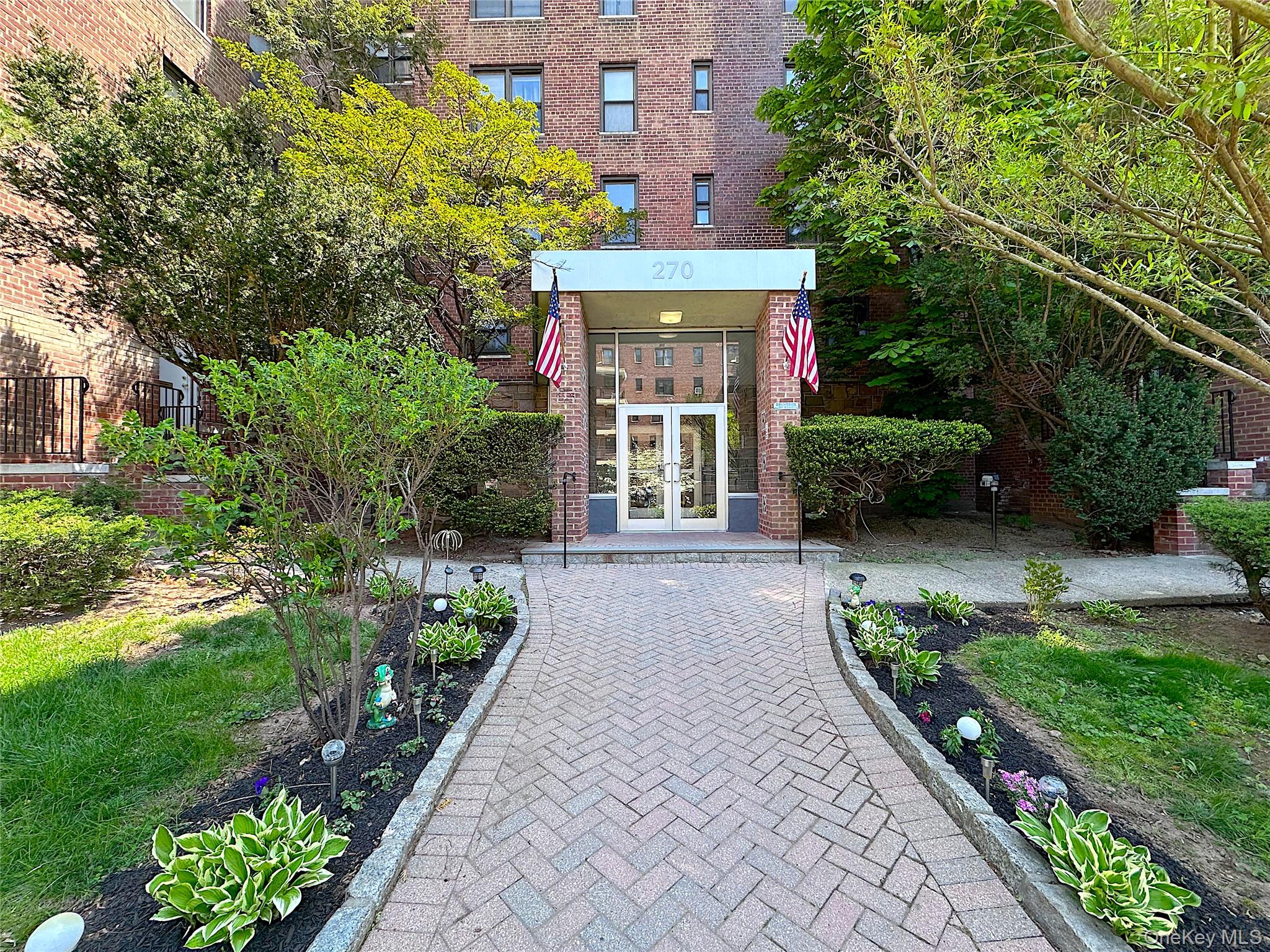 270 N Broadway 2hi Property Photo 2