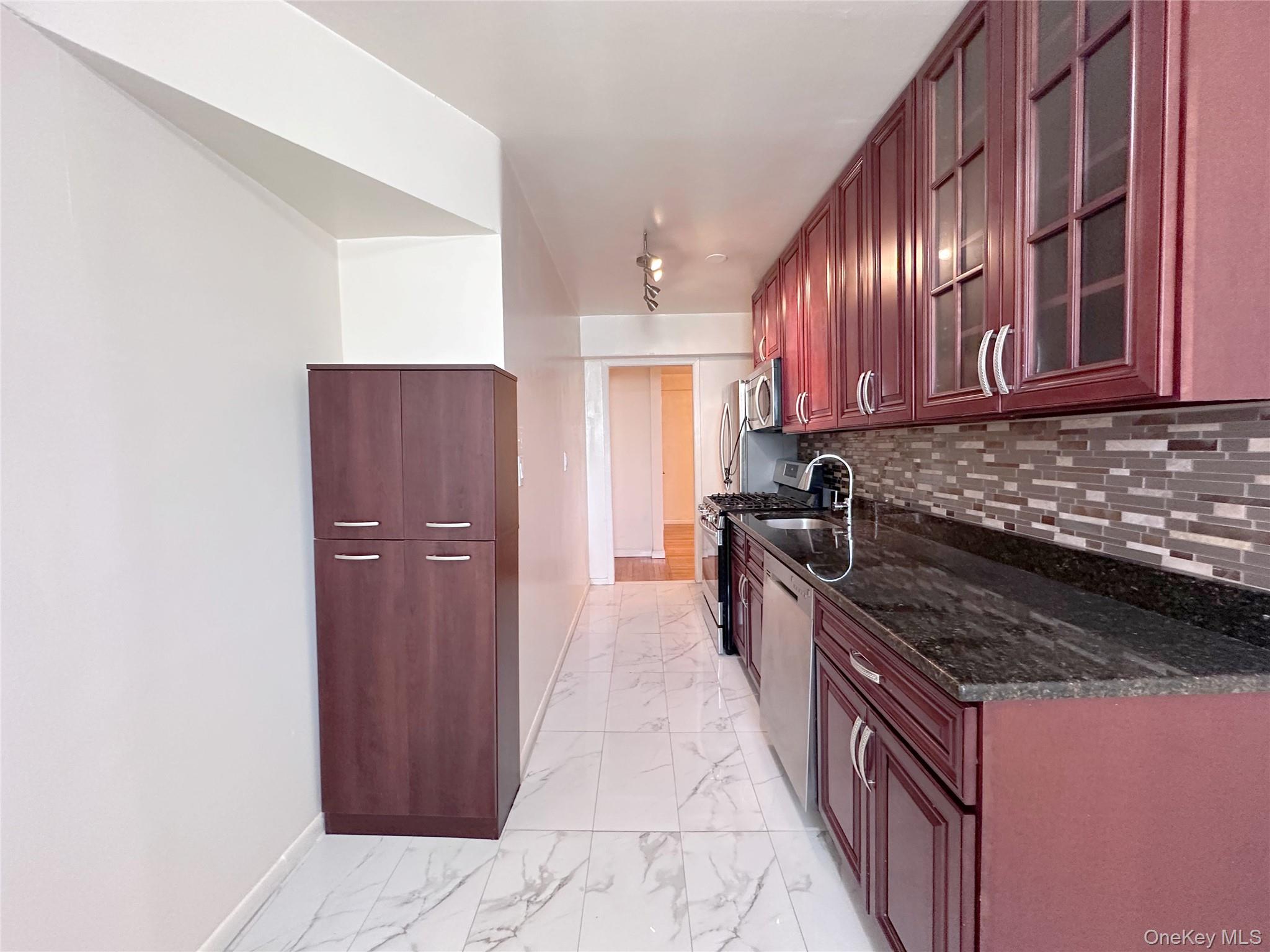 270 N Broadway 2hi Property Photo 8