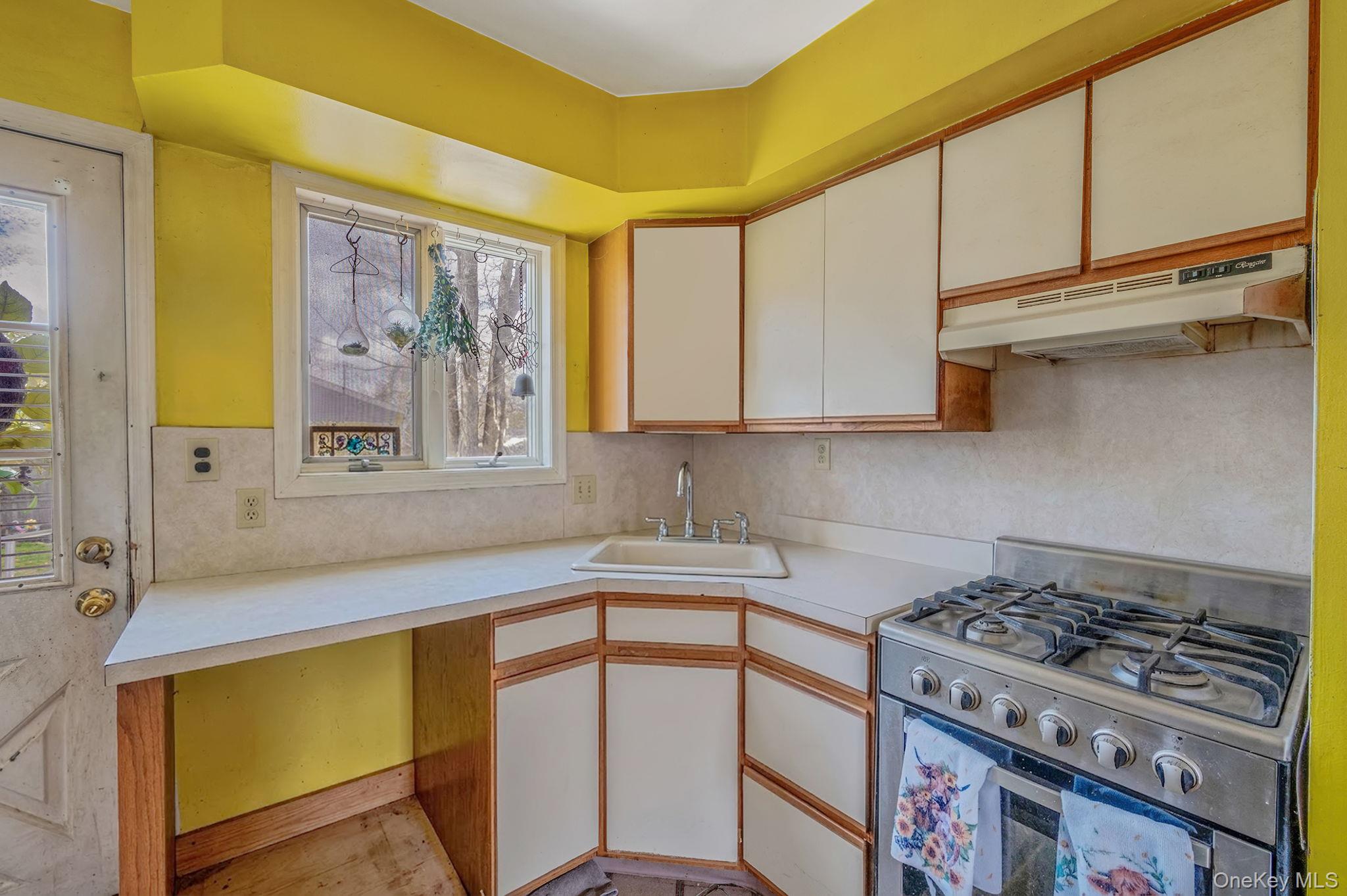 130 Lafayette Road Property Photo 12
