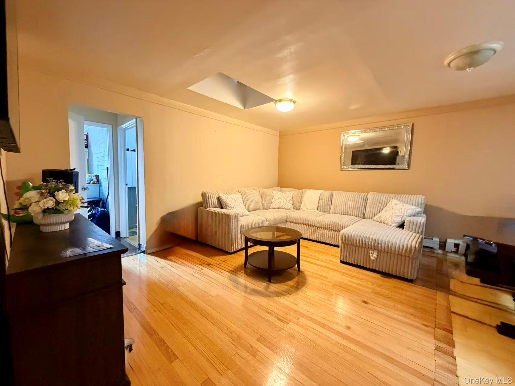 21840 Hillside Avenue Property Photo 5
