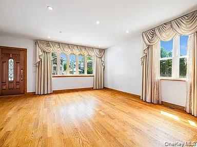 6-12 125th Street Property Photo 3