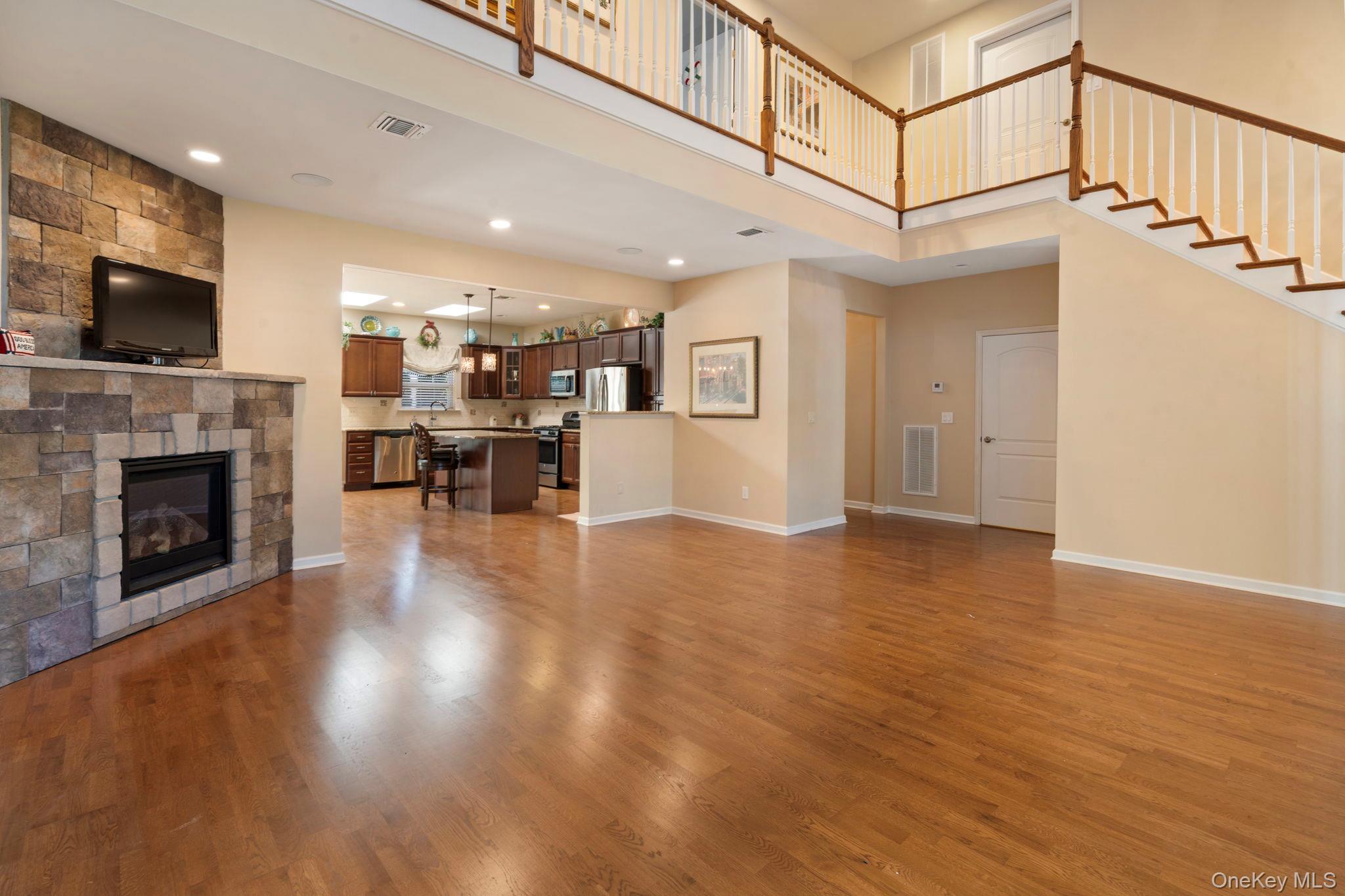 156 Stoneleigh Drive Property Photo 4