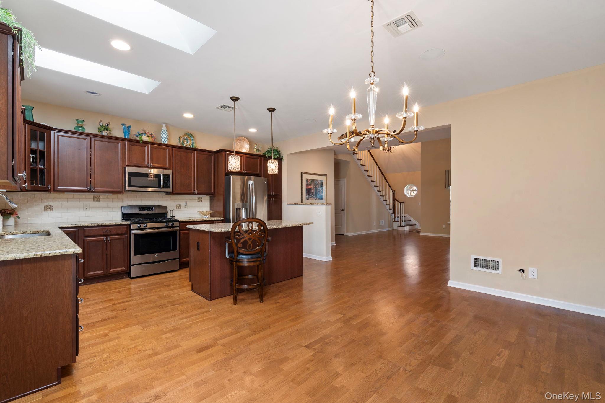 156 Stoneleigh Drive Property Photo 8