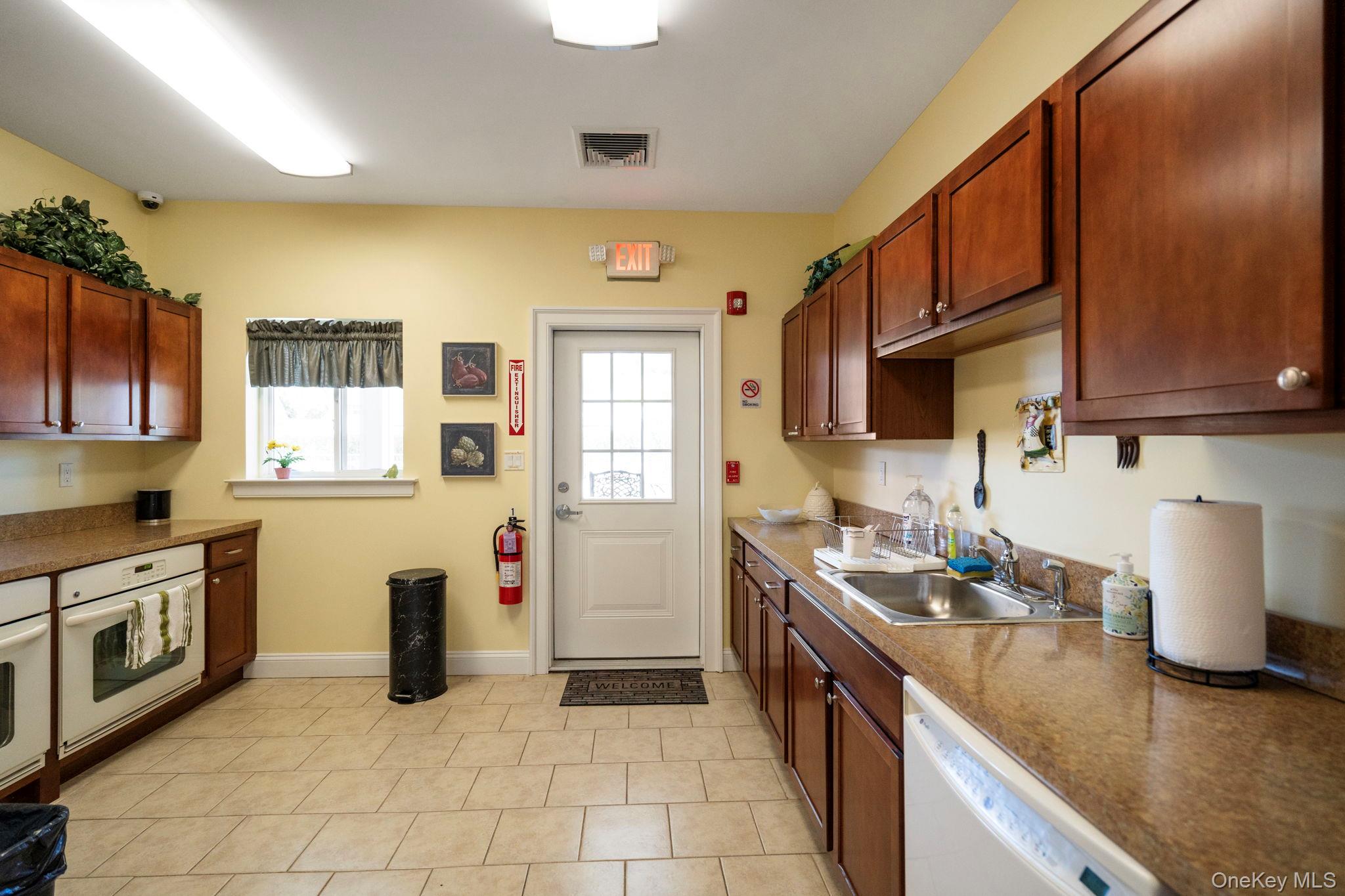 156 Stoneleigh Drive Property Photo 39