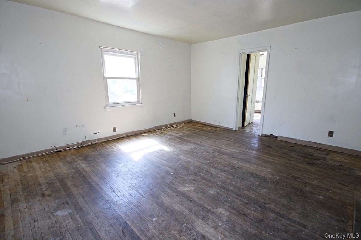 1051 Victory Boulevard Property Photo 2