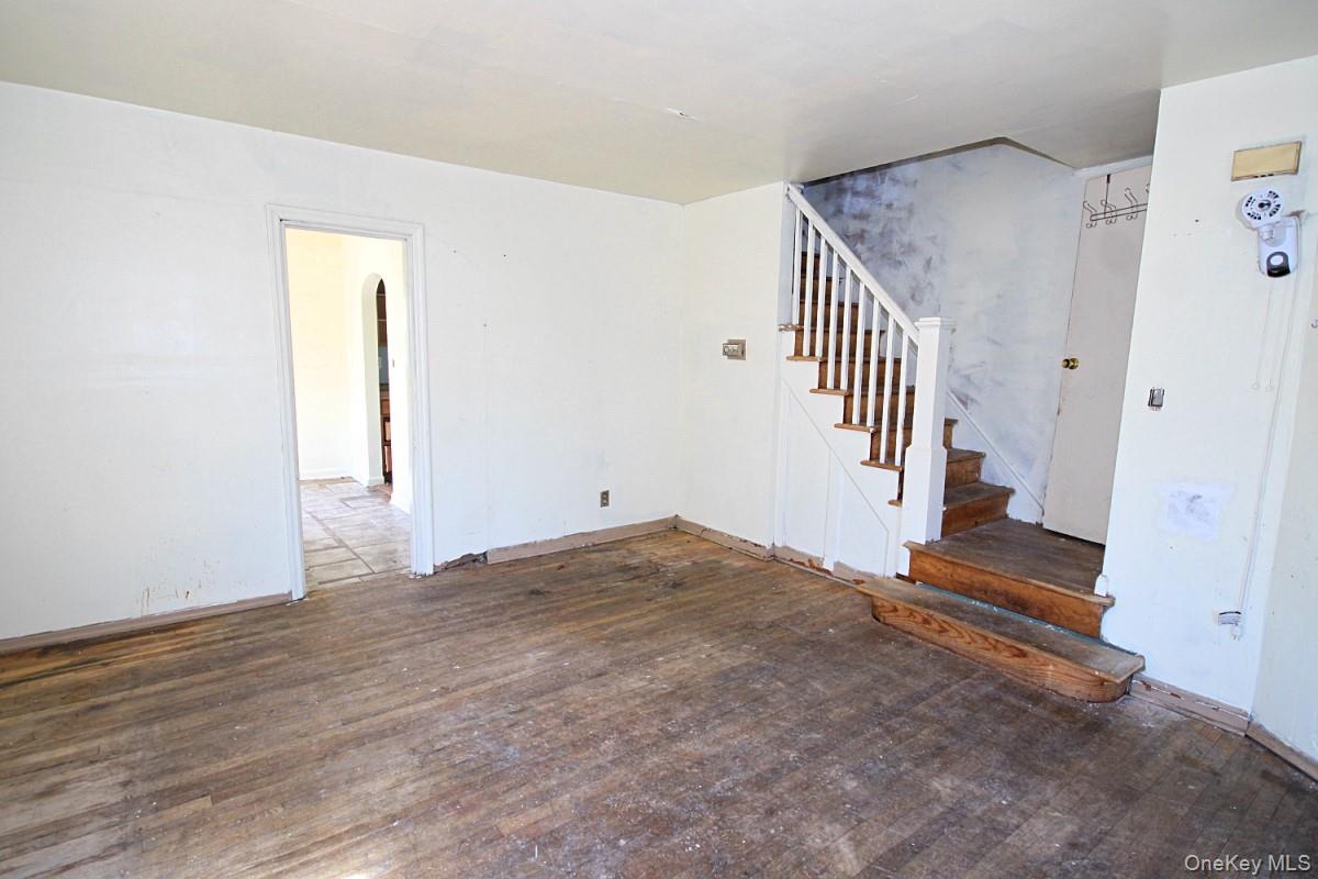 1051 Victory Boulevard Property Photo 3