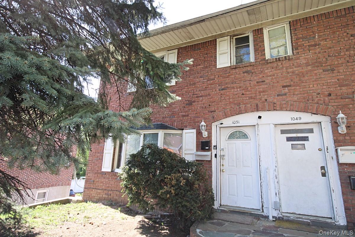 1051 Victory Boulevard Property Photo 7